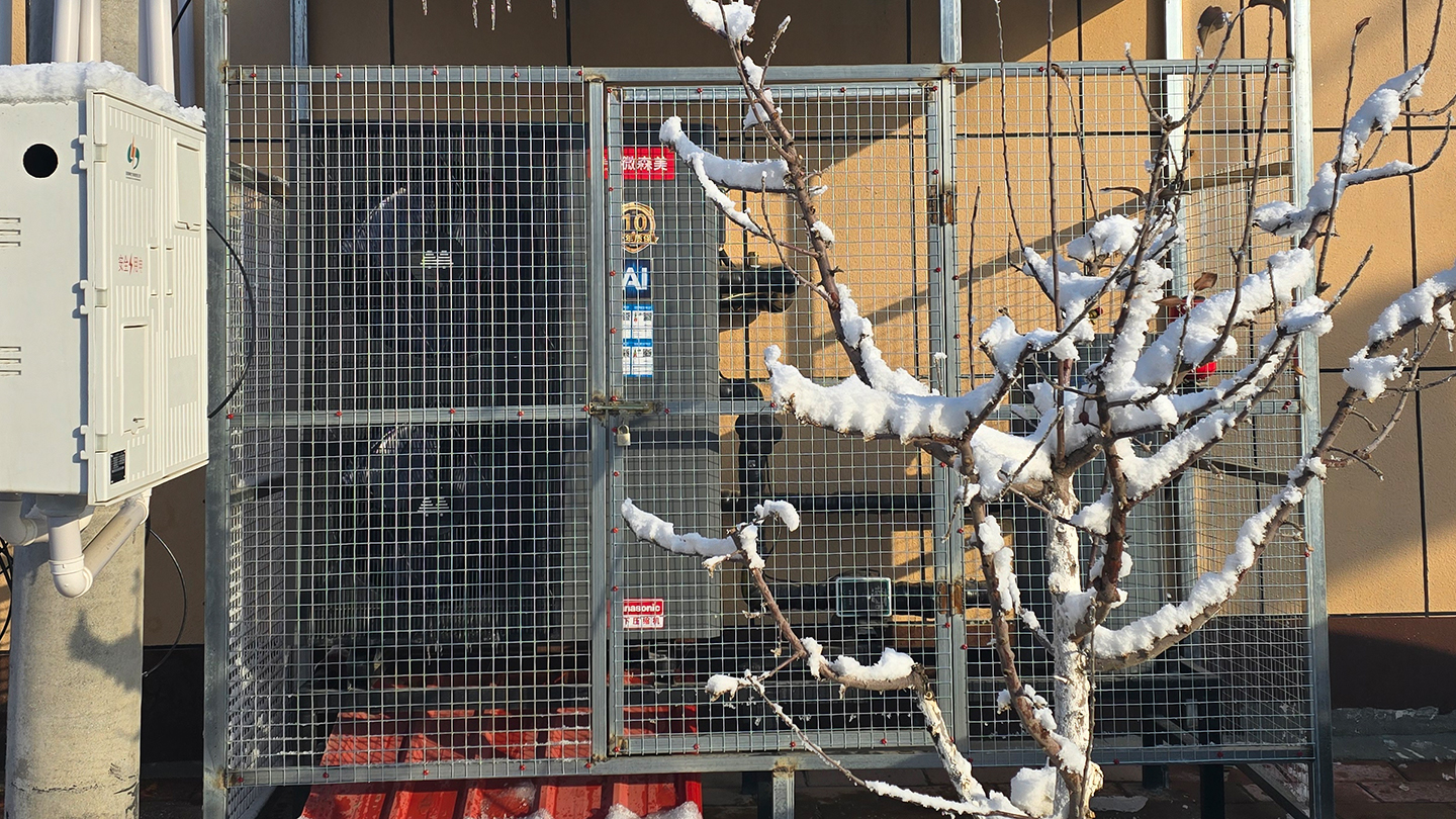 12月19日家用空气源热泵安装