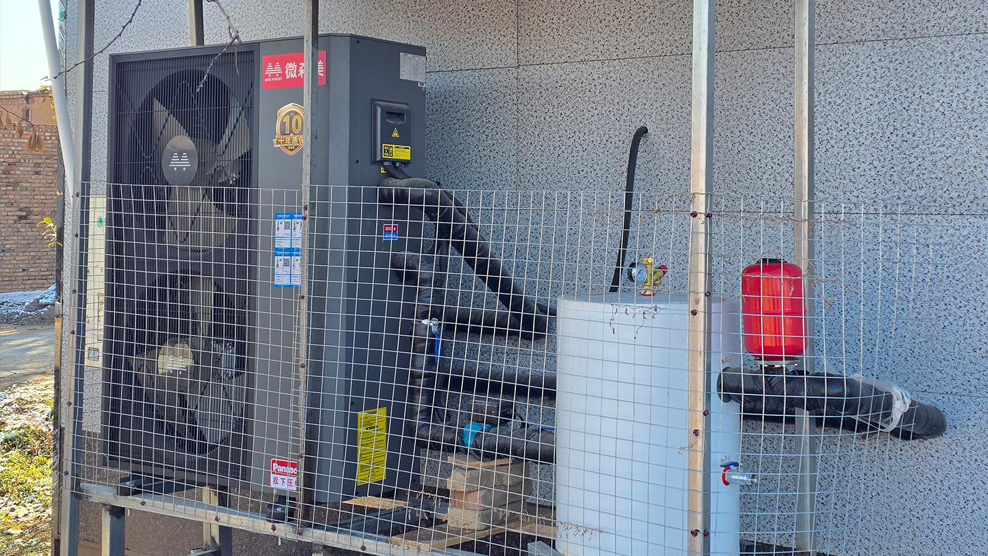 11月13日家用空气源热泵安装