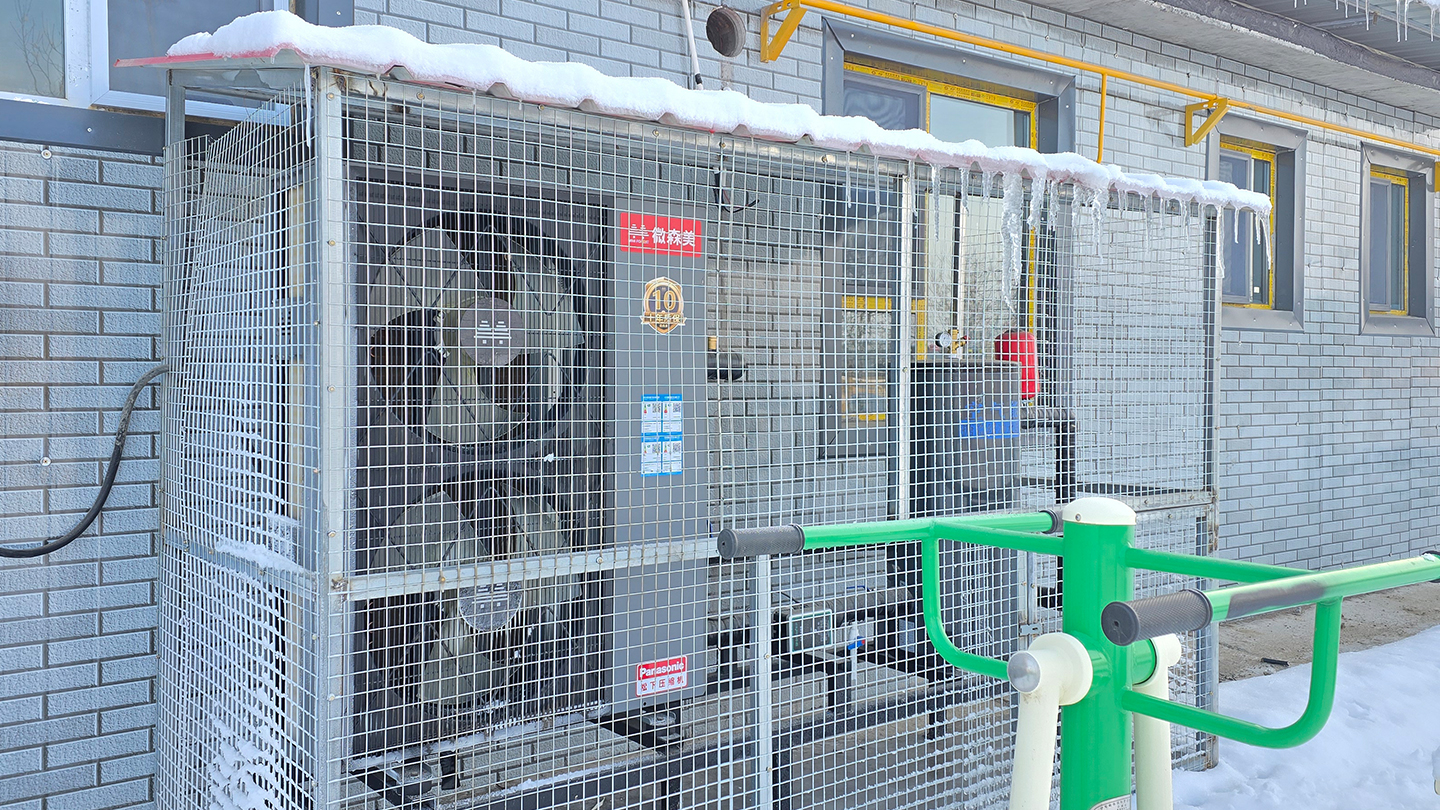 12月19日家用空气源热泵安装