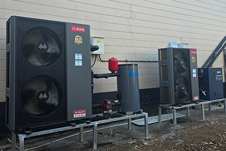 11月17日家用空气源热泵安装