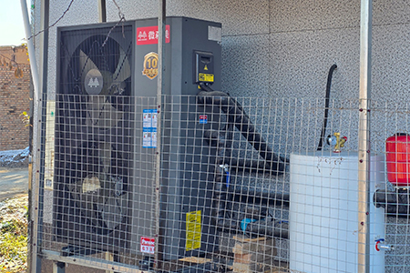 11月13日家用空气源热泵安装