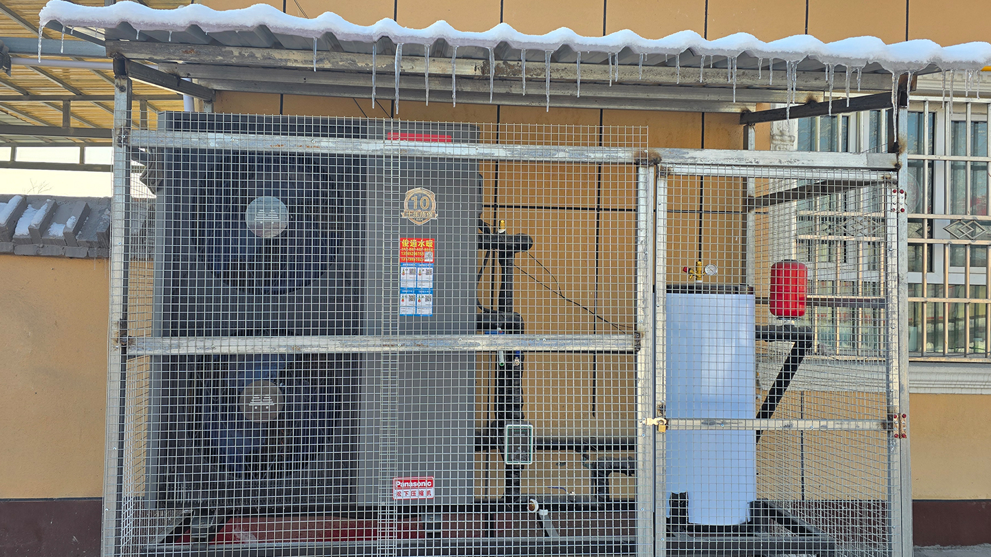 12月21日家用空气源热泵安装