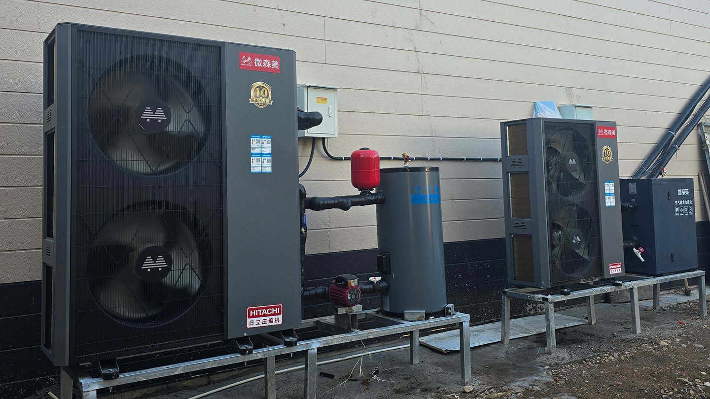 11月17日家用空气源热泵安装