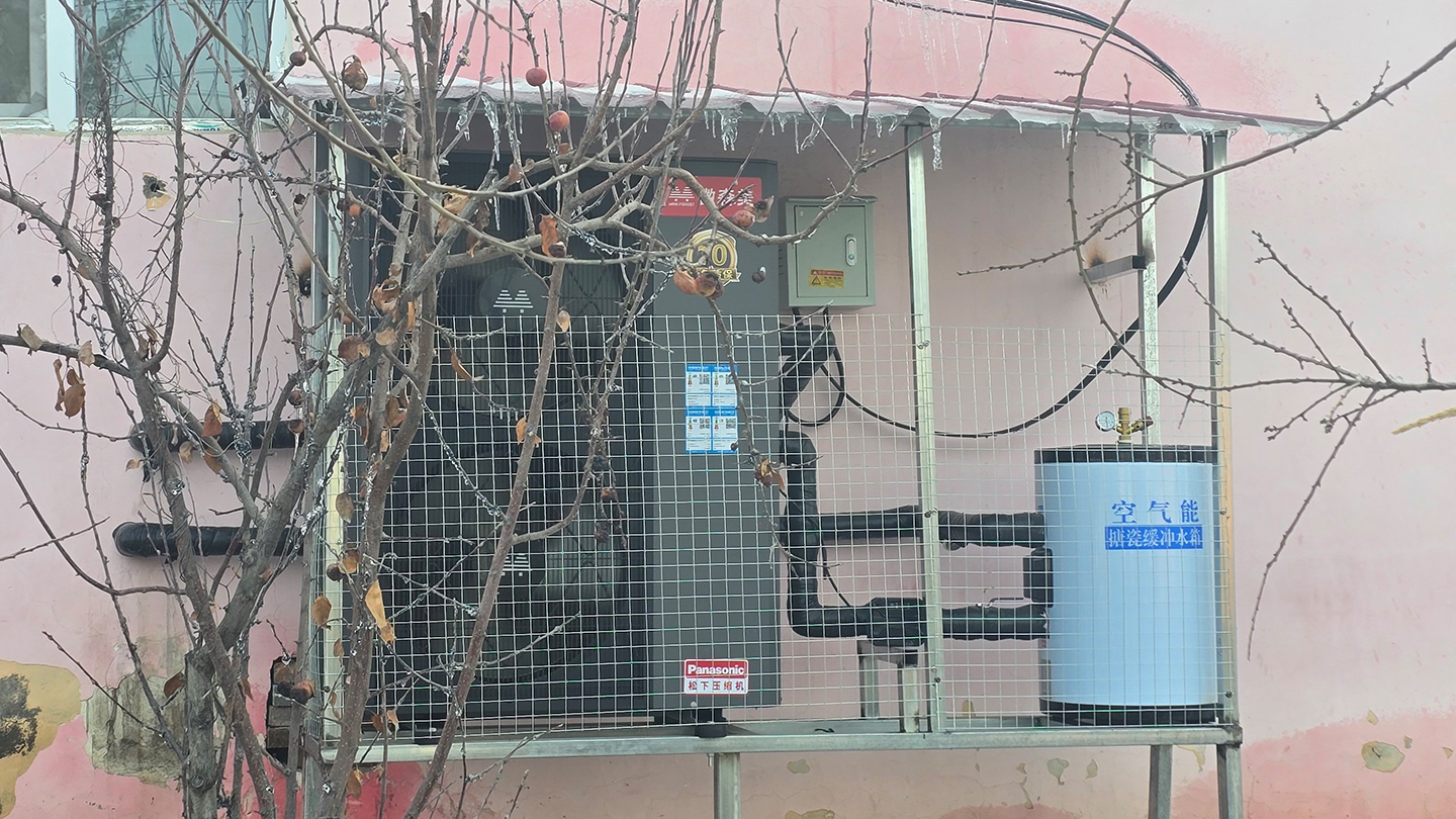 11月12日家用空气源热泵安装